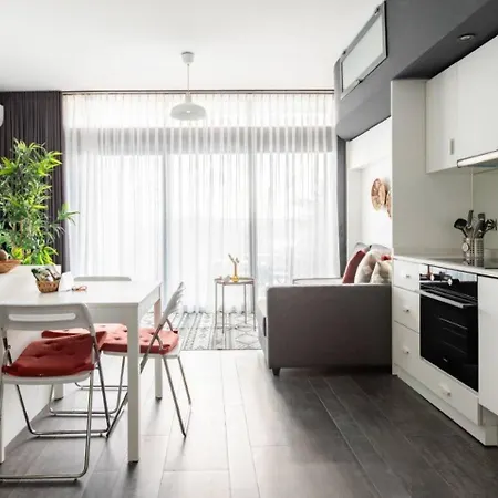 Apartment Beautiful W Stunning Views Patio! #371 *